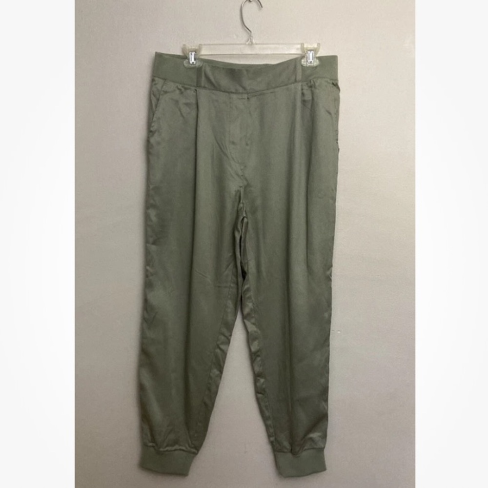 8-2 DKNY green Pull on Pants Soft Jogger Medium NWT NEW Pleated front